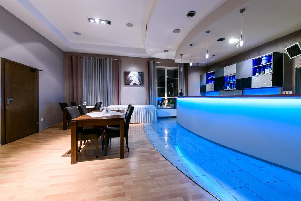 Hotel Nowy Dwor Тшебница Экстерьер фото
