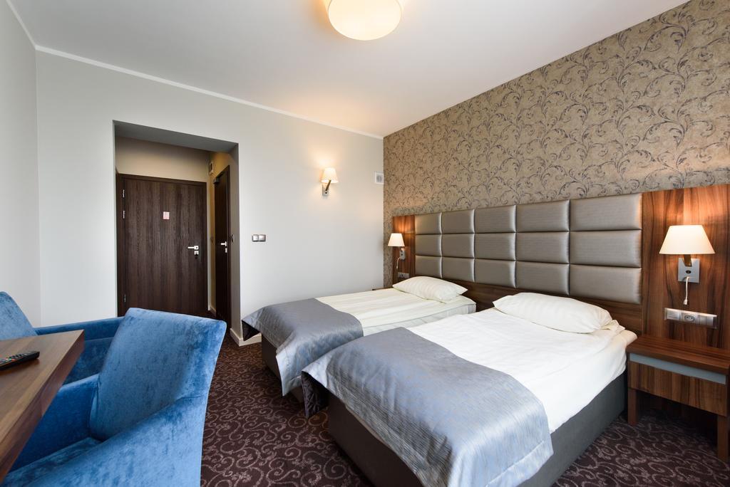Hotel Nowy Dwor Тшебница Экстерьер фото
