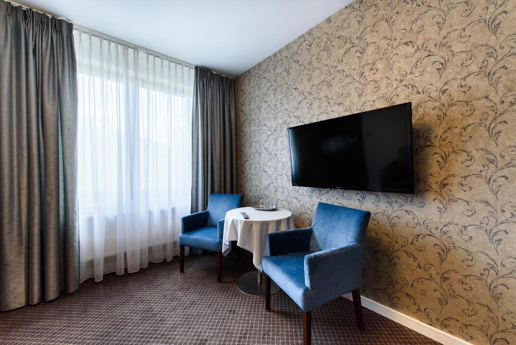 Hotel Nowy Dwor Тшебница Экстерьер фото