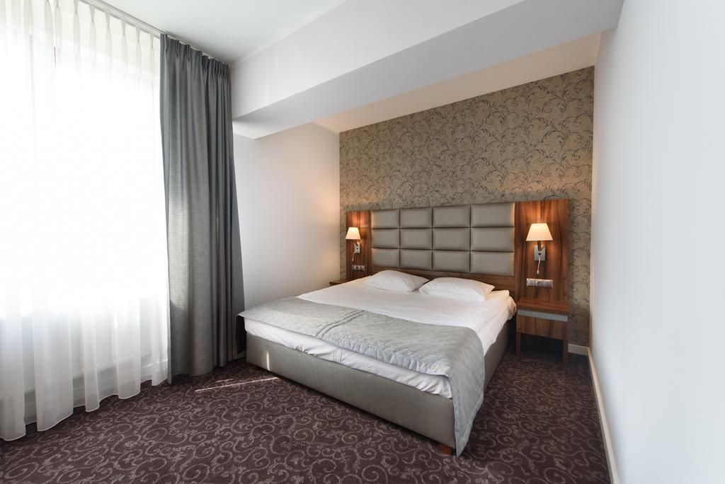 Hotel Nowy Dwor Тшебница Экстерьер фото