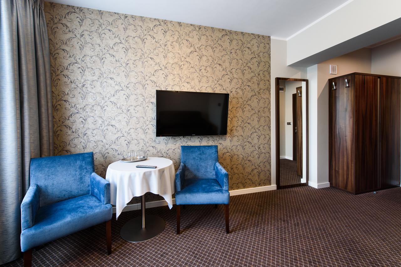 Hotel Nowy Dwor Тшебница Экстерьер фото
