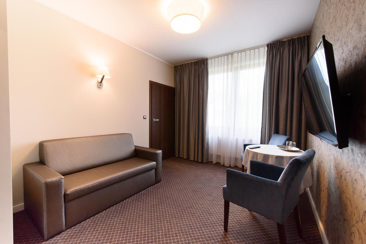 Hotel Nowy Dwor Тшебница Экстерьер фото