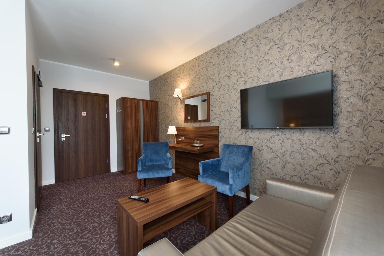 Hotel Nowy Dwor Тшебница Экстерьер фото