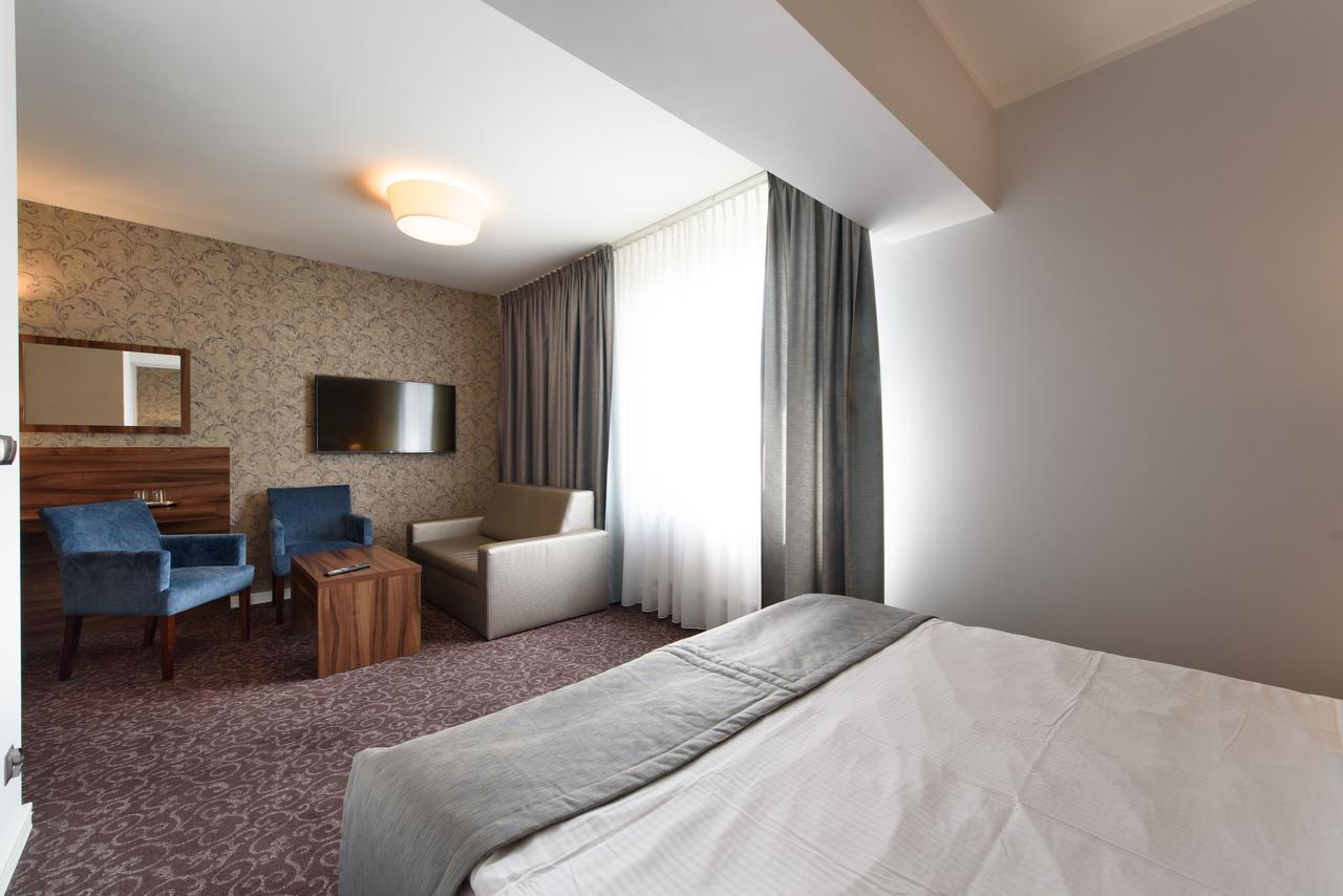 Hotel Nowy Dwor Тшебница Экстерьер фото